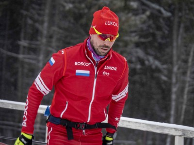 Олимпийский чемпион из ХМАО Устюгов прилетел в Сыктывкар на лыжные соревнования