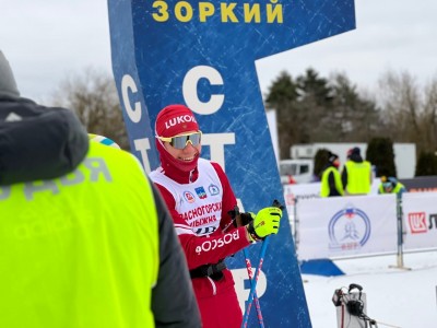 Большунова признали виновным в создании помех Устюгову в спринте Красногорской лыжни