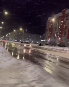 В Нижневартовске произошла вторая коммунальная авария за сутки: одну из улиц затопило водой