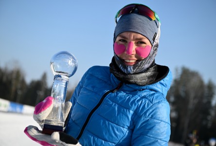 Биатлонистка из Тюмени Сливко выиграла малый хрустальный глобус в масс-старте, но уступила в общем зачете Кубка России