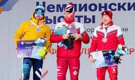 Лыжник Большунов победил Устюгова в скиатлоне на «Чемпионских высотах»