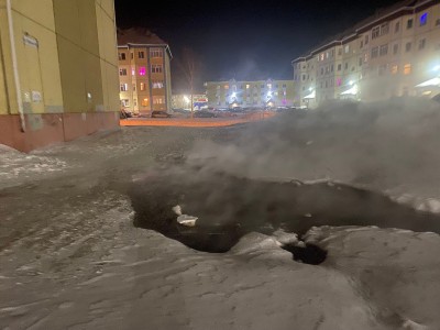 В Югре в 25-градусные морозы произошла очередная коммунальная авария из-за порыва на теплотрассе