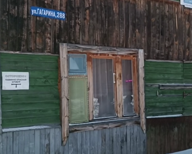 Чиновники Ханты-Мансийска рискуют стать фигурантами дела о халатности из-за пенсионерки, на которую может обрушиться потолок  