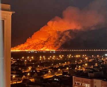 В Тюмени уже сутки не могут потушить крупный ландшафтный пожар