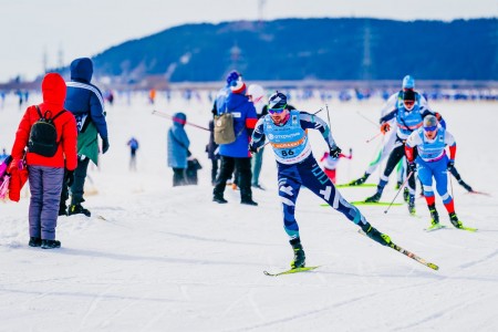 В свой день рождения Сергей Устюгов выиграл у биатлонистов Югорский лыжный марафон