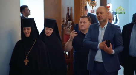 Известный бизнесмен Югры, которого судят за мошенничество, был замечен на богослужении патриарха Кирилла