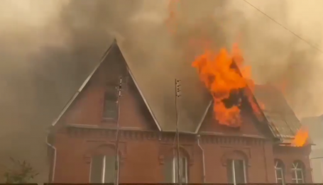 «Пожарных-то много, а толку нет». В одном из поселков в Тюменской области могло сгореть 80 дач