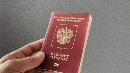 Президент Путин обязал призванных на военную службу россиян сдавать паспорта на хранение