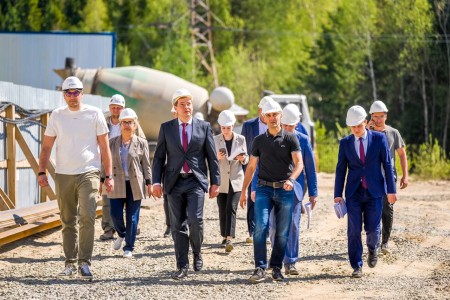 Губернатор ХМАО Комарова увеличила строительной компании из Екатеринбурга контракт сразу на 112% – более чем на 1 млрд рублей