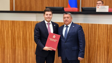 Губернатор Ямала Артюхов переизбран на пост, за него проголосовали 17 депутатов Заксобрания