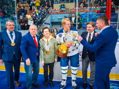 Губернатор ХМАО Комарова заявила, что ее лично просят принимать решения о передаче молодых хоккеистов за рубеж