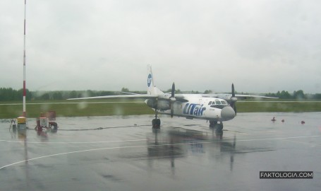 Самолёт «ЮТэйр» с 40 пассажирами выкатился за полосу при посадке в ЯНАО