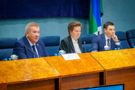 Губернатор ХМАО Комарова увеличила свое месячное содержание до 1,6 млн рублей