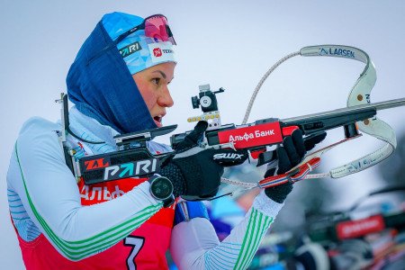 Биатлонистка Резцова проиграла спринт на этапе Кубка России в Ханты-Мансийске бывшей лыжнице