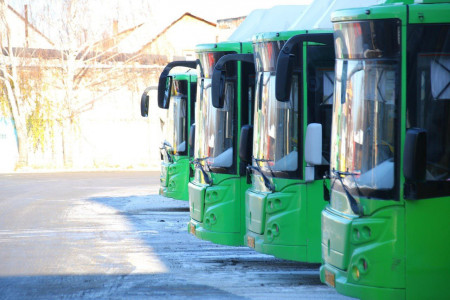 Власти ХМАО без торгов купят автобусы более чем на 3 млрд рублей у компании с численностью сотрудников 2 человека
