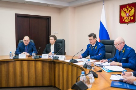 Замгенпрокурора РФ рекомендовал главе ХМАО Комаровой проводить встречи с жителями совместно с силовиками