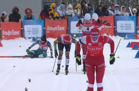 Лыжница из ХМАО лишилась медали на этапе Кубка России, упав перед финишем спринта 