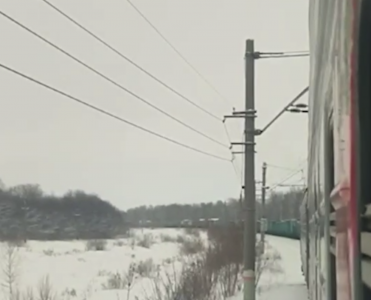 Поезд, идущий в Нижневартовск, больше девяти часов стоит в чистом поле под Челябинском из-за поломки