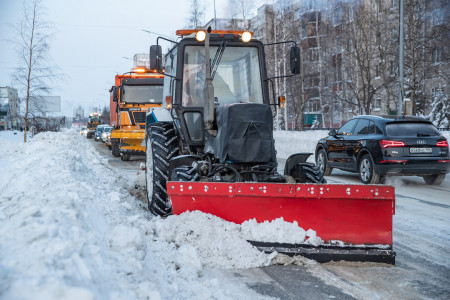 Власти крупнейшего города ХМАО будут штрафовать подрядчиков, которые не справляются с уборкой снега