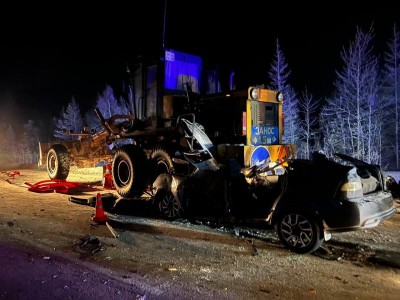 На трассе Сургут – Салехард в ДТП с автогрейдером погибли три человека