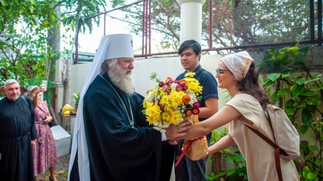 Перед встречей митрополита Павла с властями Филиппин к нему присоединился экс-банкир из ХМАО