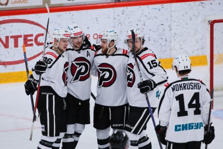 Тюменский «Рубин» обыграл «Зауралье» и стал главным претендентом на победу в регулярном чемпионате ВХЛ