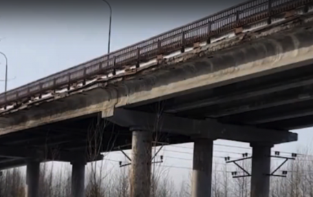 Жители Пыть-Яха попросили главу СКР Бастрыкина проверить еще один разрушенный мост в ХМАО