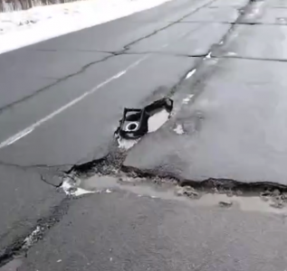 Мэр томского города предупредил об опасном состоянии дороги в соседнем ХМАО