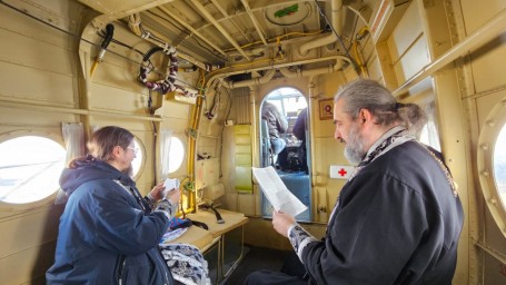 Священники на самолете облетели Ишим с мольбой об избавлении от наводнения