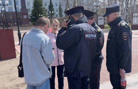 Одиночный пикет зоозащитницы у здания правительства ХМАО закончился в полицейском участке