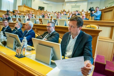 Депутаты думы ХМАО объяснили, почему не поддержали решение врио губернатора Кухарука о награждении Комаровой