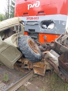 В Пермском крае в поезд Новый Уренгой – Москва врезался грузовик