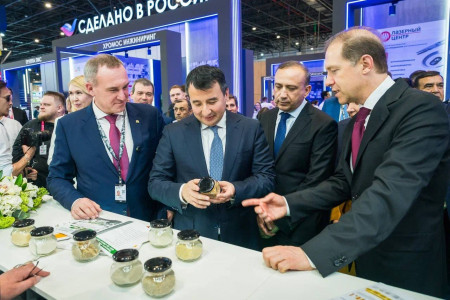 Губернатор ХМАО Кухарук договорился о совместных проектах с Узбекистаном на выставке «ИННОПРОМ»