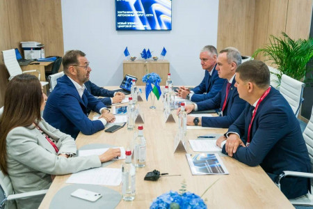 Губернатор ХМАО Кухарук анонсировал серию сделок с бизнесом на ПМЭФ, избегая финансовых подробностей