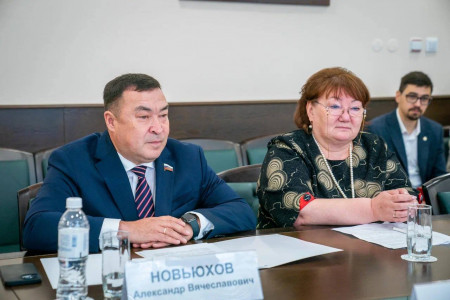 Губернатор ХМАО отобрал двух кандидатов на пост уполномоченного по правам коренных народов из пяти претендентов