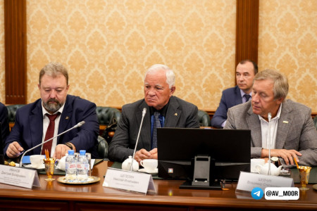 На фоне снижения спроса на новостройки губернатор Тюменской области призвал застройщиков завершить начатые проекты