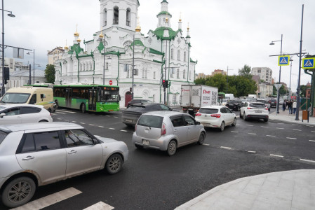 Из-за реконструкции улицы власти Тюмени устроили в центре города транспортный коллапс