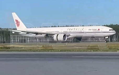 Пассажиры экстренно севшего в Нижневартовске самолета Air China размещены в международном терминале