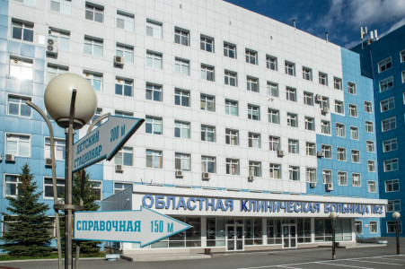 В Тюмени пациент умер после падения с шестого этажа больницы