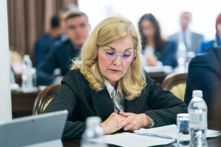 Власти ХМАО пока избегают займов для покрытия дефицита бюджета