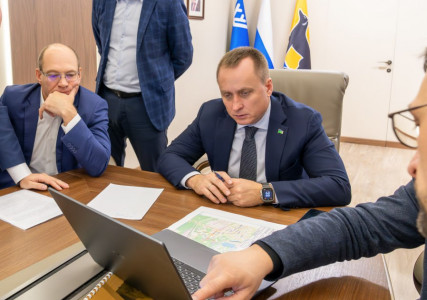 Суд оставил под стражей чиновников мэрии Сургута по делу о превышении полномочий по предварительному сговору