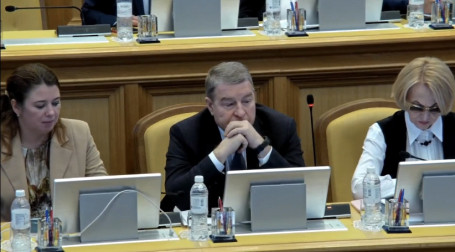 Депутаты думы ХМАО лишили коллегу Андреева мандата из-за обвинительного приговора о сокрытии ВНЖ