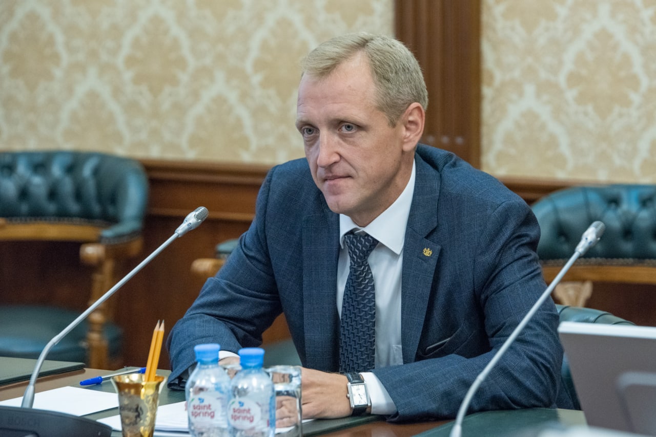 Замгубернатора Тюменской области Райдер ответит перед депутатами за скандал из-за реформы школьных оценок