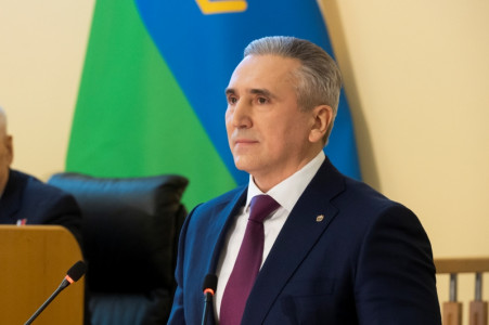 «Мы не дрогнули»: тюменский губернатор превратил послание в сеанс коллективной аффирмации