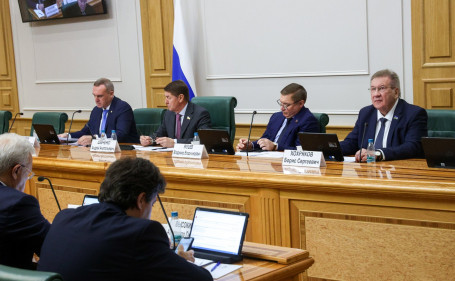 Сенатор Якушев посоветовал властям ХМАО активнее просить помощи у федерального центра