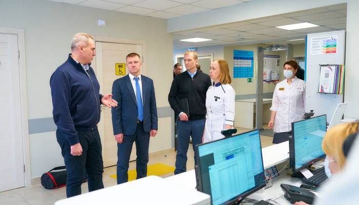 От Сургута до Ханты-Мансийска: в соцсетях губернатора ХМАО Кухарука просят починить МРТ, рентгены и лифты