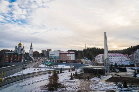 Готовность стелы в Ханты-Мансийске достигла 61% за две недели до сдачи