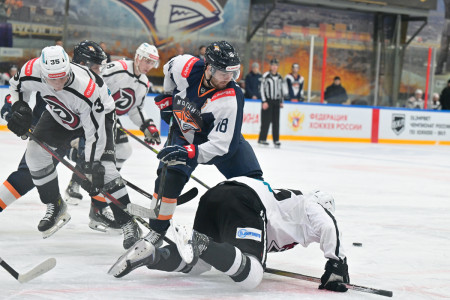 Хоккеисты тюменского «Рубина» прервали месячную победную серию, проиграв «Магнитке»