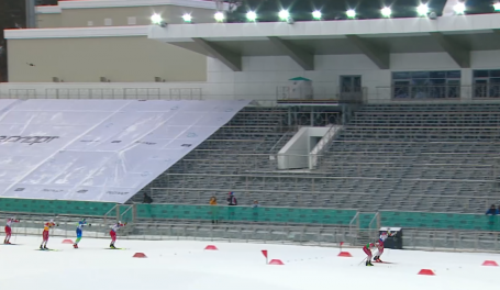 В Тюмени соревнования лучших лыжников России прошли при полупустых трибунах и без губернатора Моора