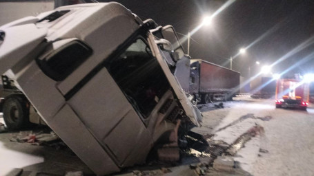 ГИБДД уточнила детали масштабного ДТП на трассе Тюмень — Омск: авария произошла с участием пяти машин